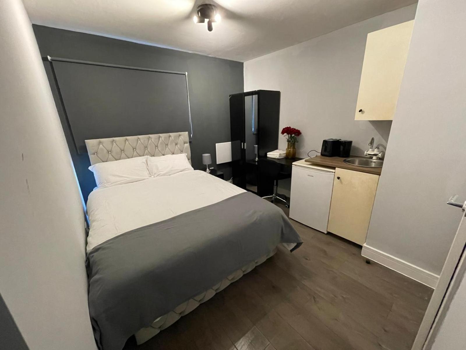 Letzi Premium Cozy Retreat Private En-suite Rooms, Wembley Alloggio in famiglia *