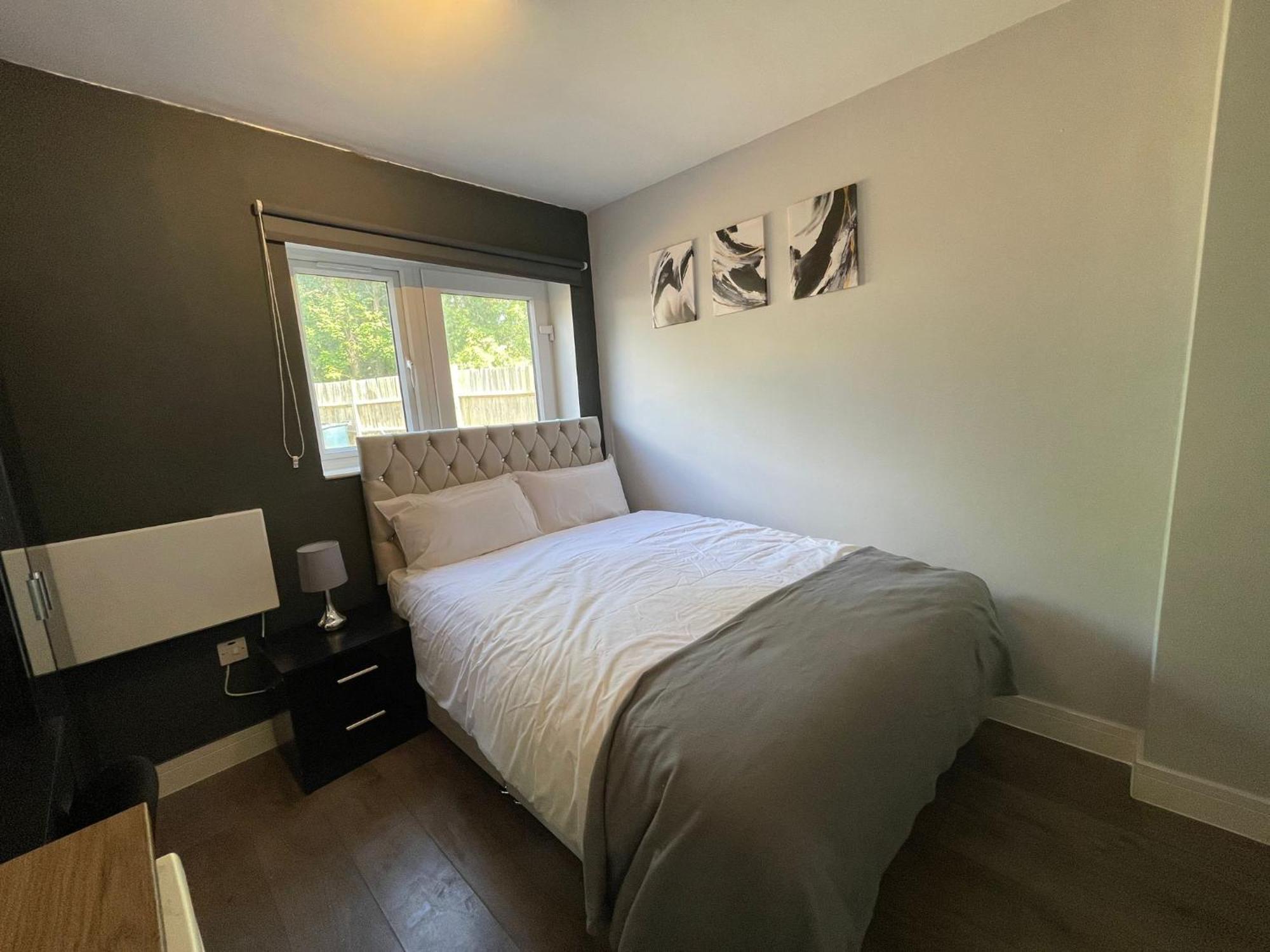 Letzi Premium Cozy Retreat Private En-suite Rooms, Wembley