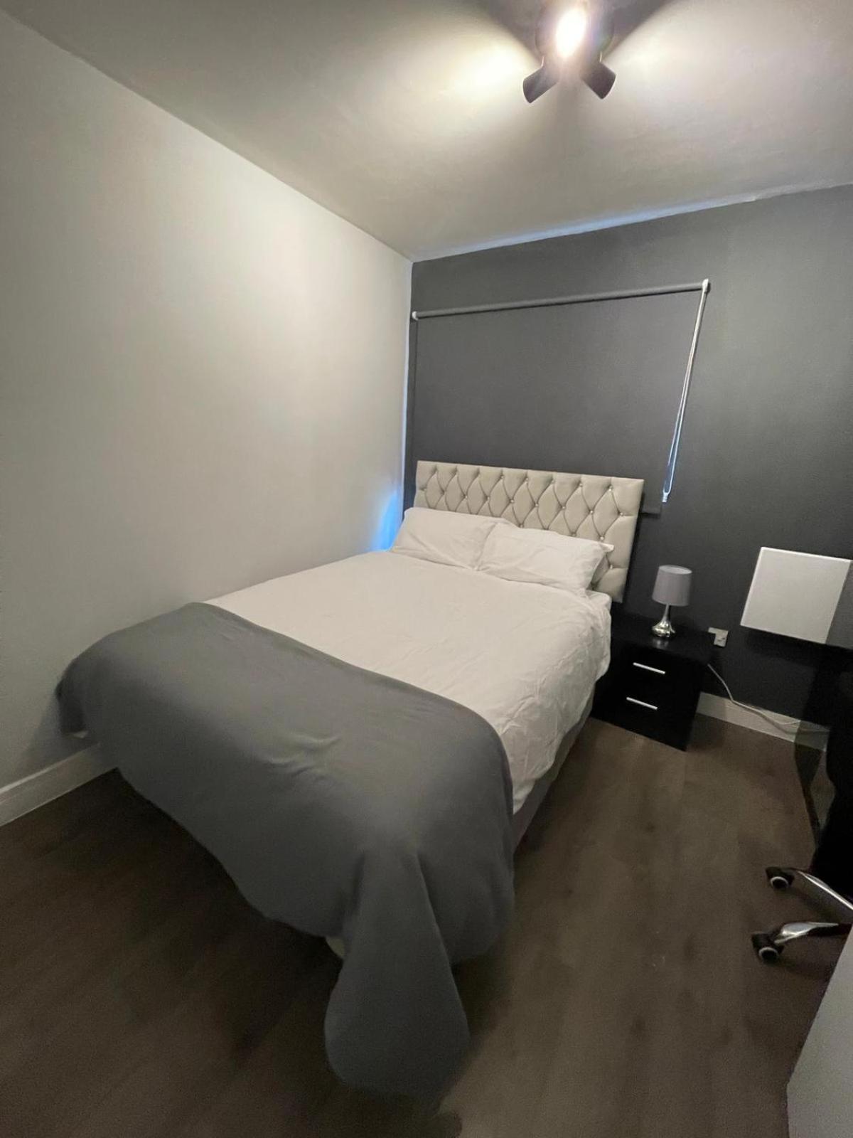 Letzi Premium Cozy Retreat Private En-suite Rooms, Wembley Alloggio in famiglia *