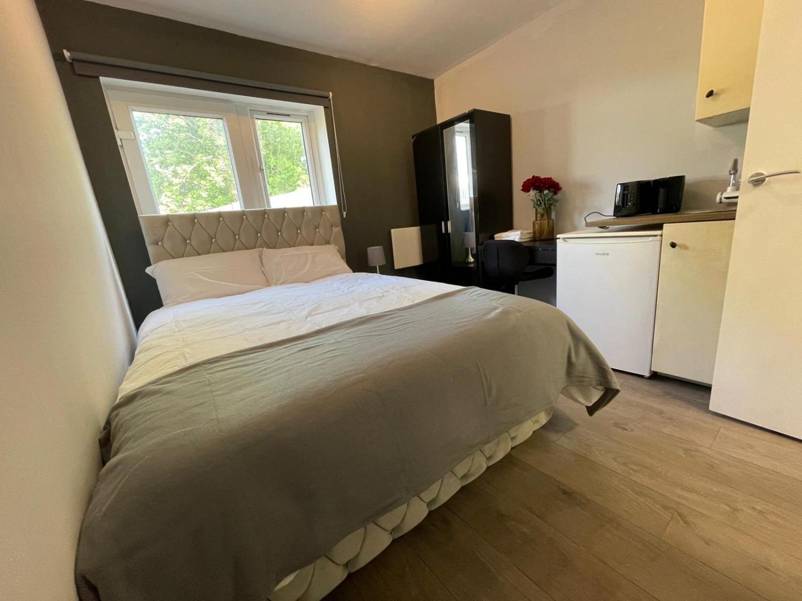 Letzi Premium Cozy Retreat Private En-suite Rooms, Wembley Alloggio in famiglia Londra