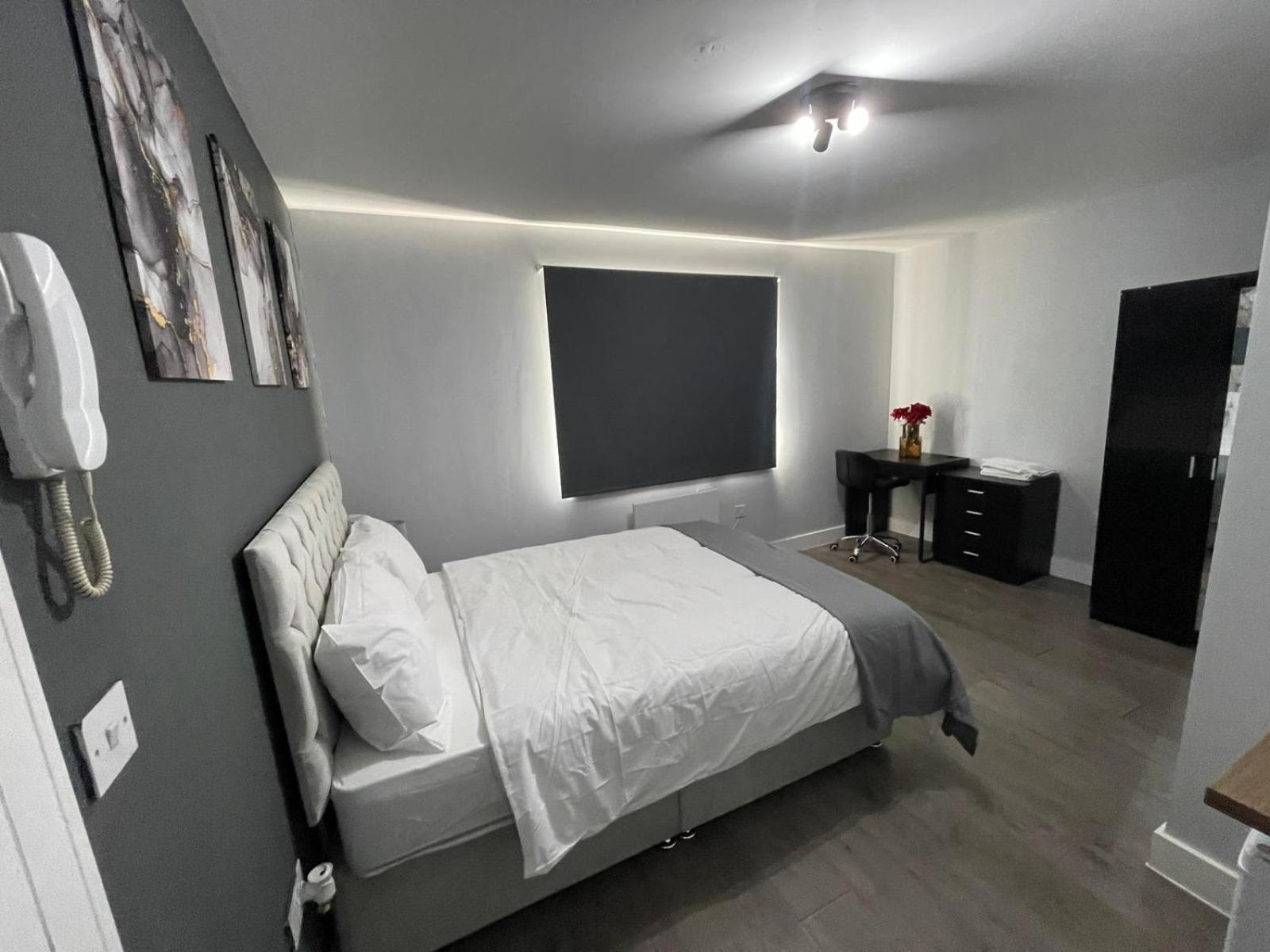 Letzi Premium Cozy Retreat Private En-suite Rooms, Wembley Londra